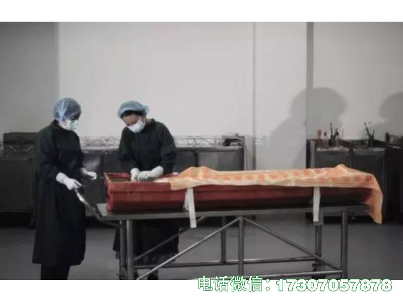 遗体化装桌